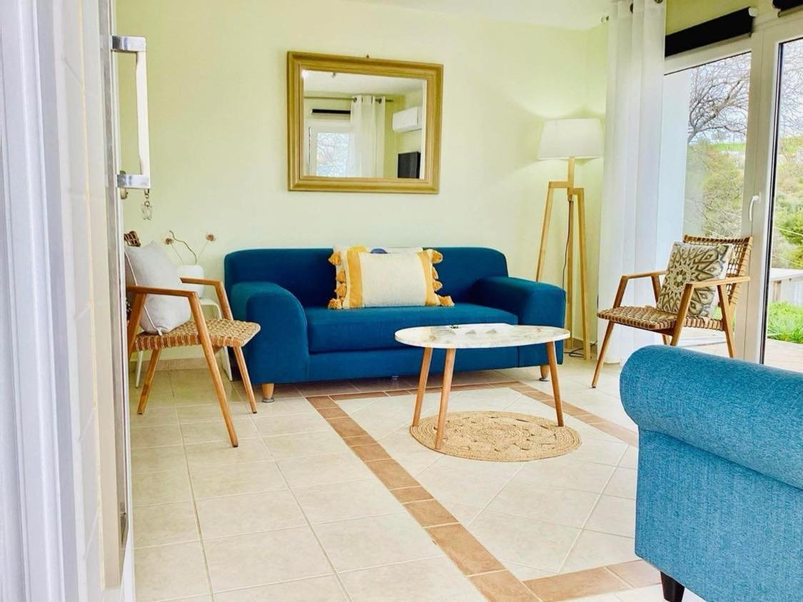 The Blue House Apartment Vromolithos Екстериор снимка